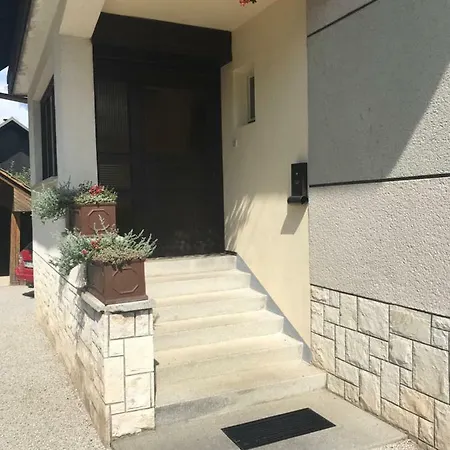 Jelovska Cesta 13 * Блед